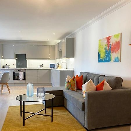 Deluxe Rochester Apartment 1 ภายนอก รูปภาพ
