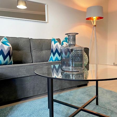 Deluxe Rochester Apartment 1 ภายนอก รูปภาพ