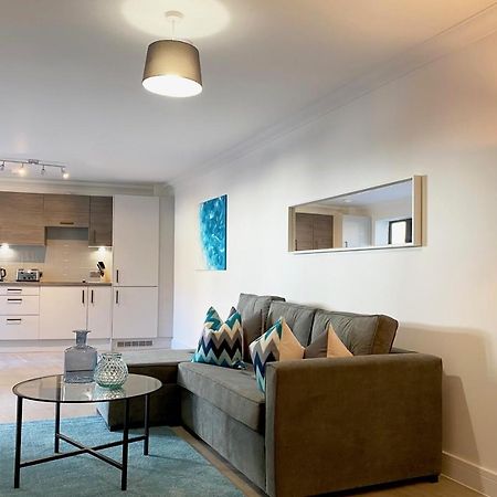 Deluxe Rochester Apartment 1 ภายนอก รูปภาพ