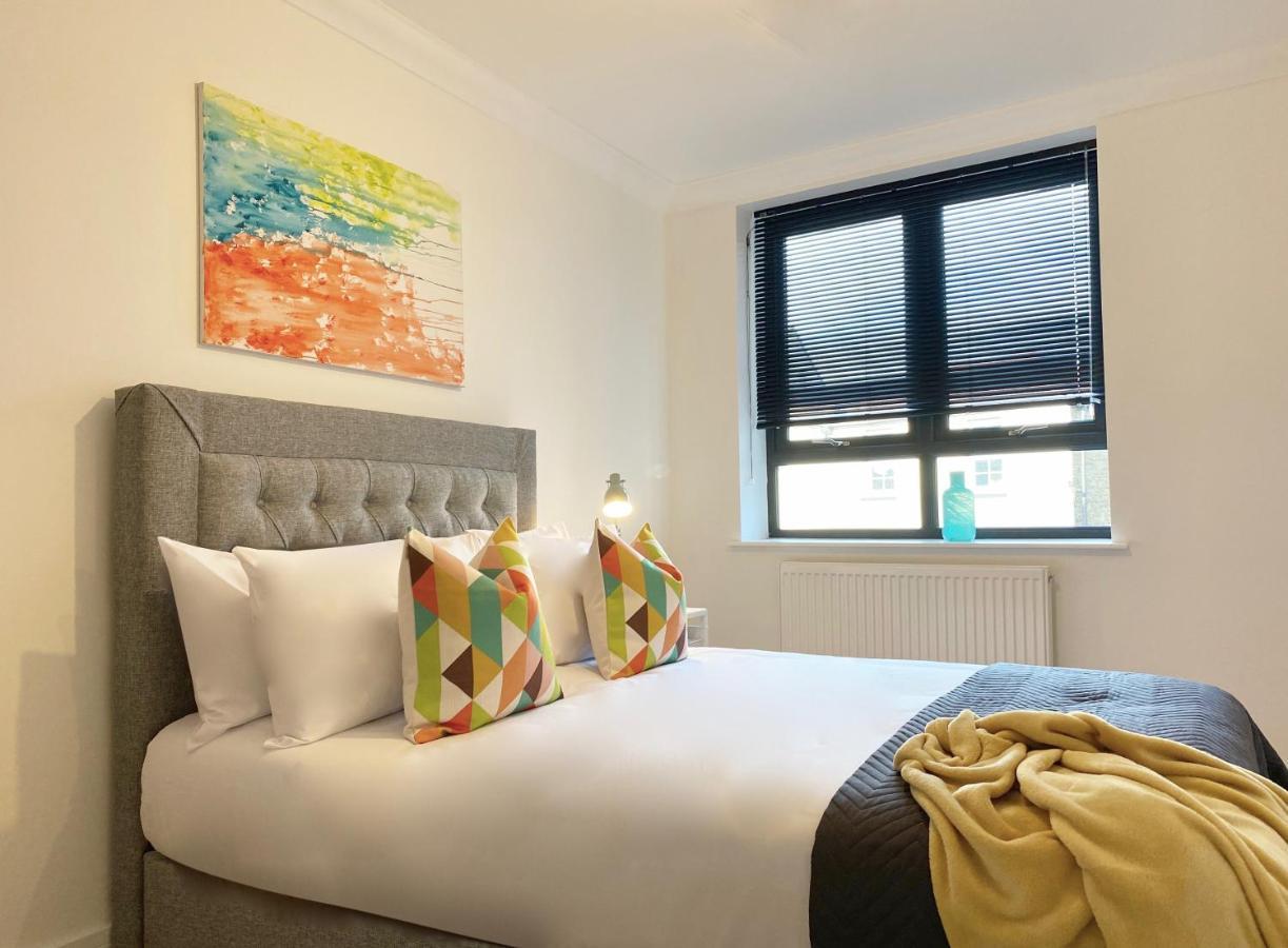 Deluxe Rochester Apartment 1 ภายนอก รูปภาพ