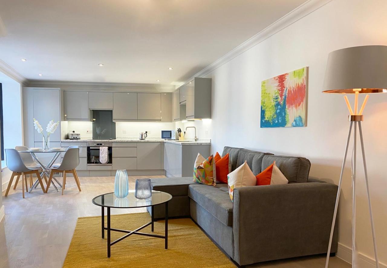Deluxe Rochester Apartment 1 ภายนอก รูปภาพ