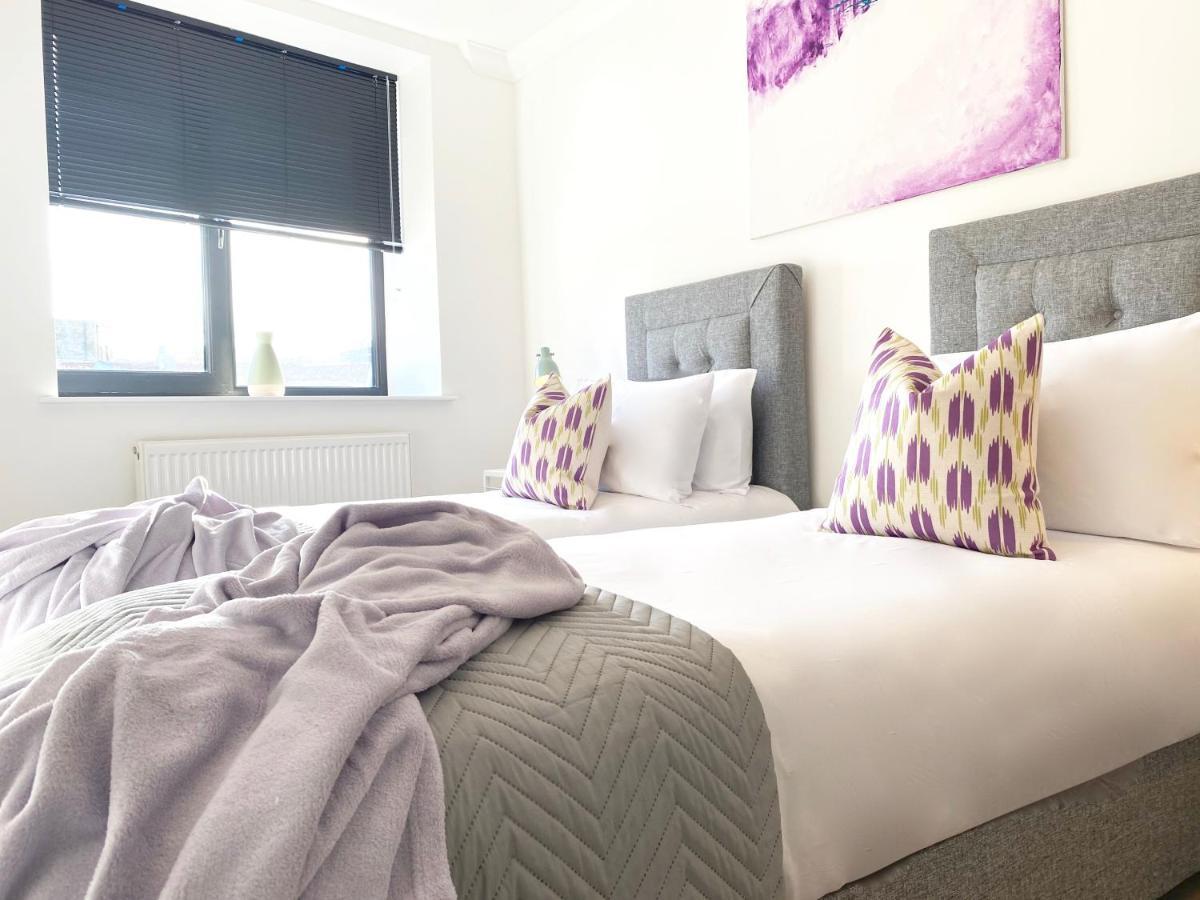 Deluxe Rochester Apartment 1 ภายนอก รูปภาพ