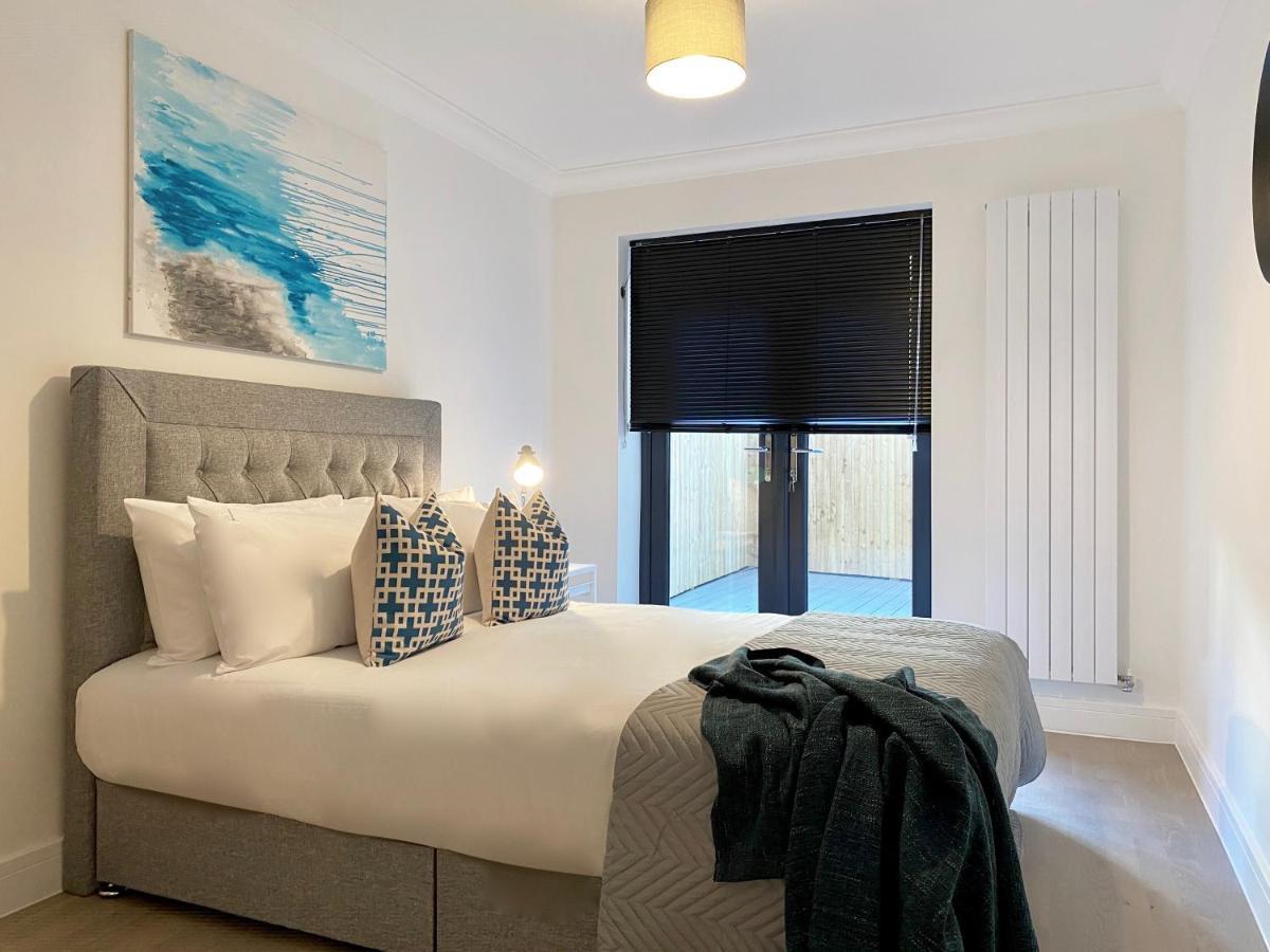 Deluxe Rochester Apartment 1 ภายนอก รูปภาพ