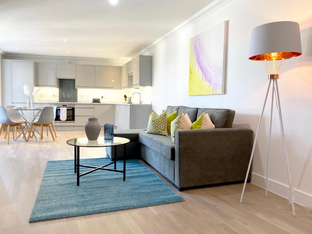 Deluxe Rochester Apartment 1 ภายนอก รูปภาพ