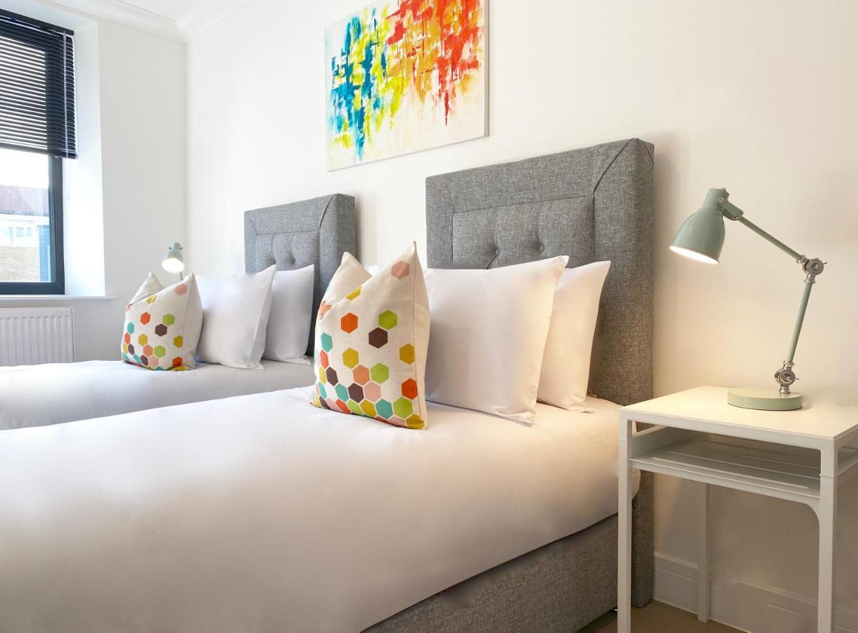 Deluxe Rochester Apartment 1 ภายนอก รูปภาพ