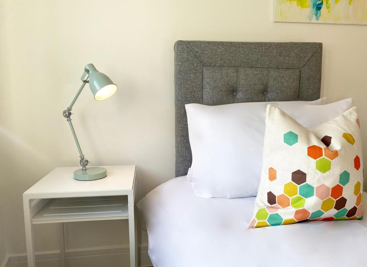 Deluxe Rochester Apartment 1 ภายนอก รูปภาพ