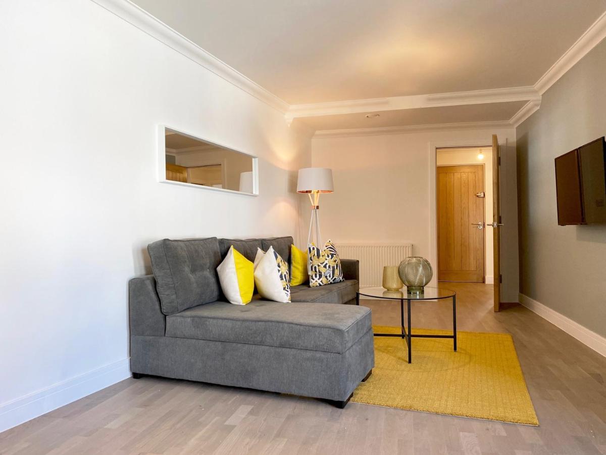 Deluxe Rochester Apartment 1 ภายนอก รูปภาพ