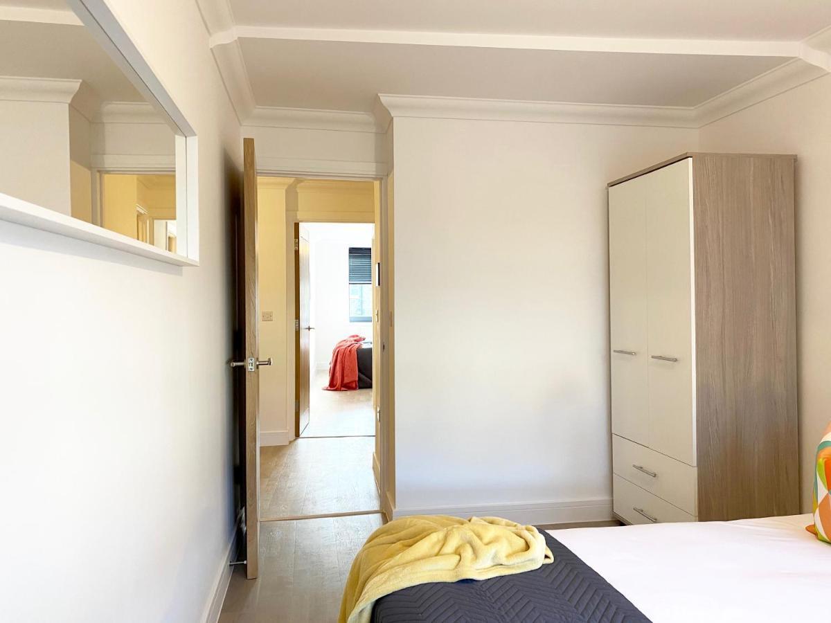 Deluxe Rochester Apartment 1 ภายนอก รูปภาพ