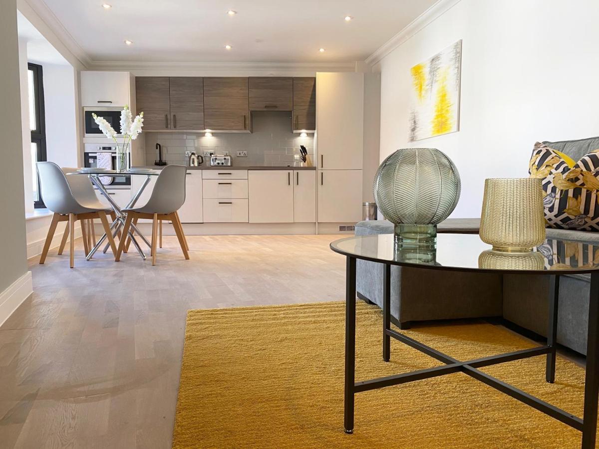 Deluxe Rochester Apartment 1 ภายนอก รูปภาพ