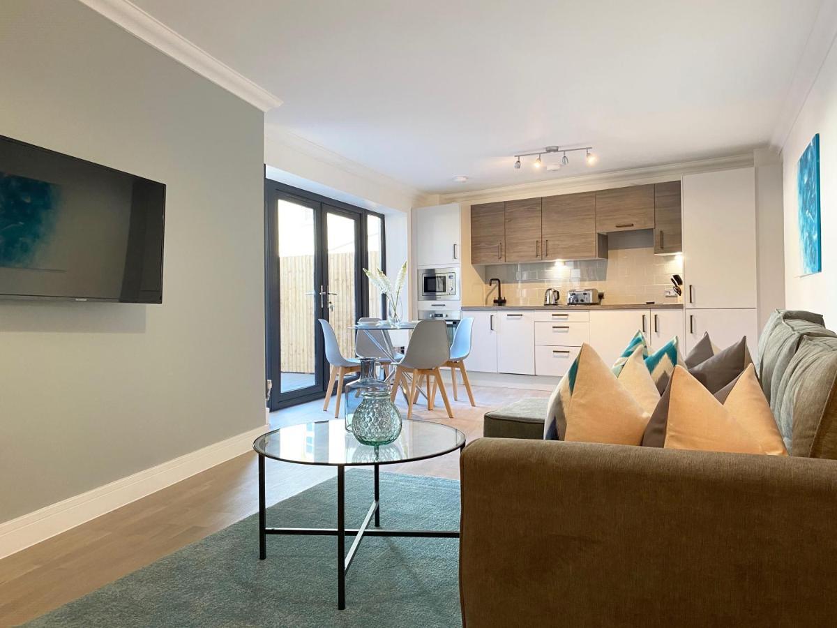 Deluxe Rochester Apartment 1 ภายนอก รูปภาพ