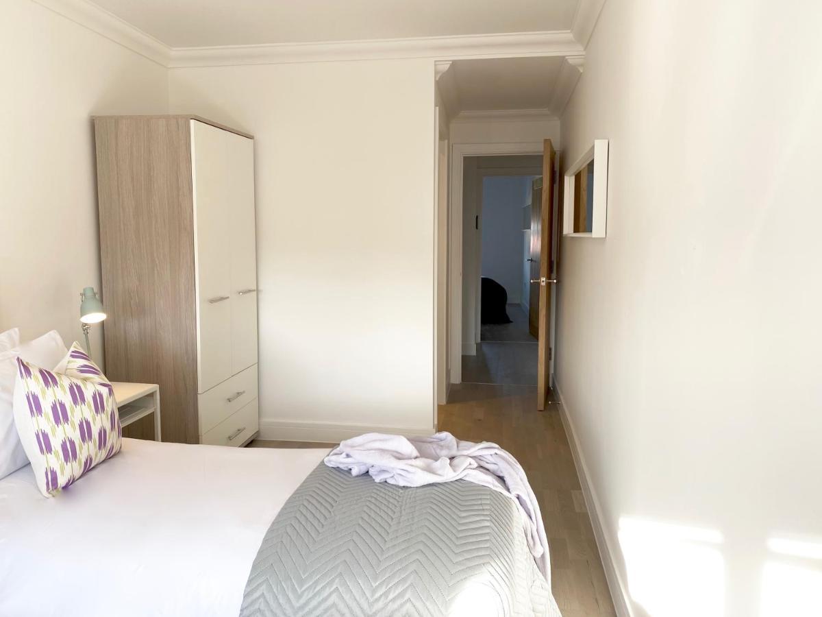 Deluxe Rochester Apartment 1 ภายนอก รูปภาพ