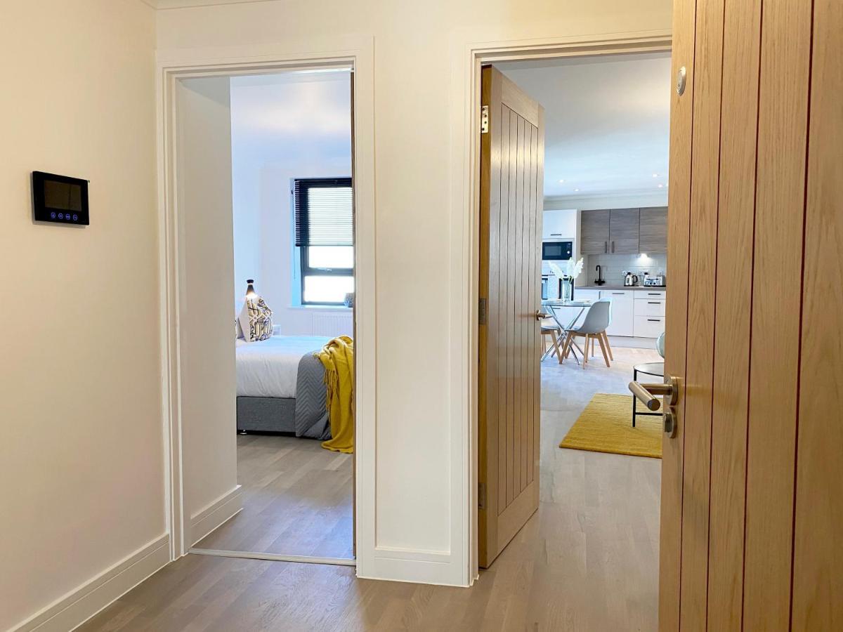 Deluxe Rochester Apartment 1 ภายนอก รูปภาพ