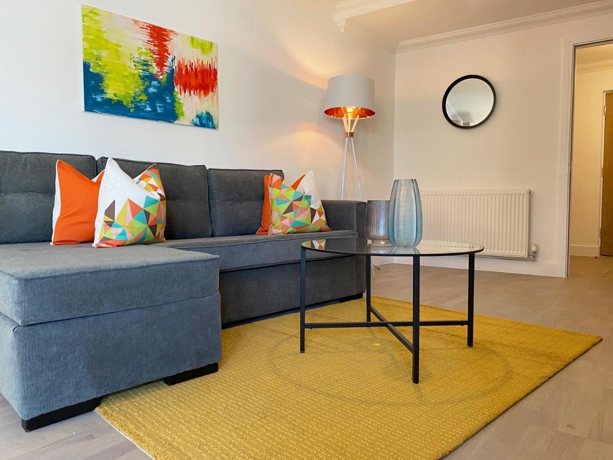 Deluxe Rochester Apartment 1 ภายนอก รูปภาพ