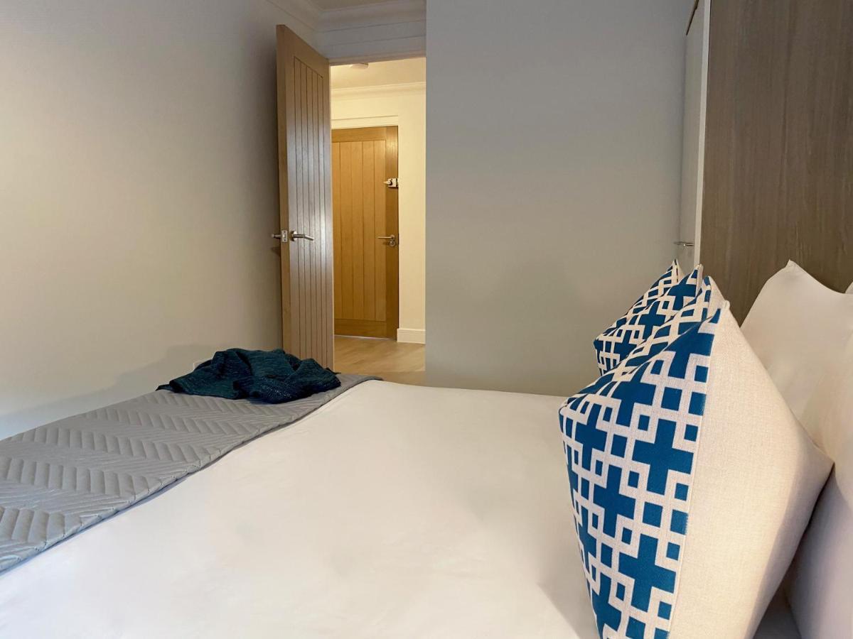 Deluxe Rochester Apartment 1 ภายนอก รูปภาพ