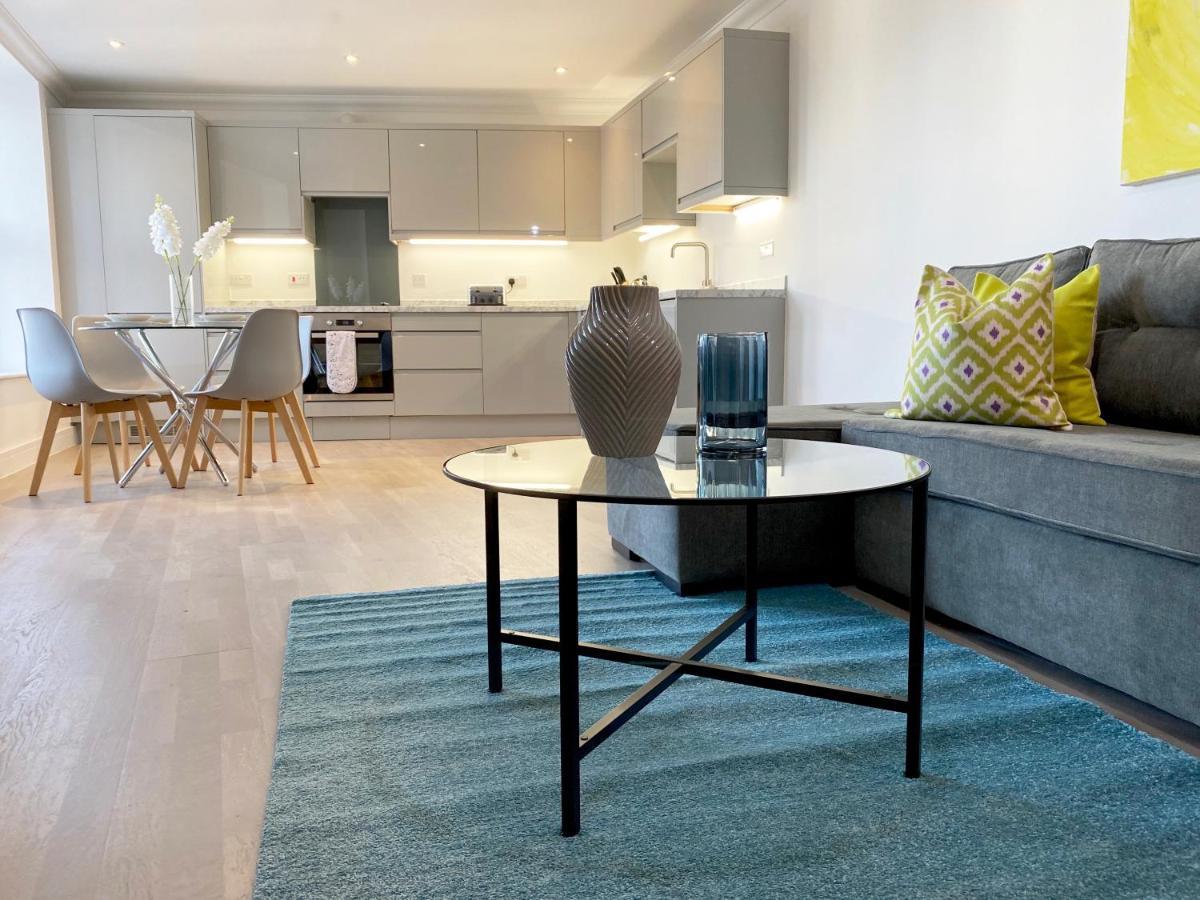 Deluxe Rochester Apartment 1 ภายนอก รูปภาพ