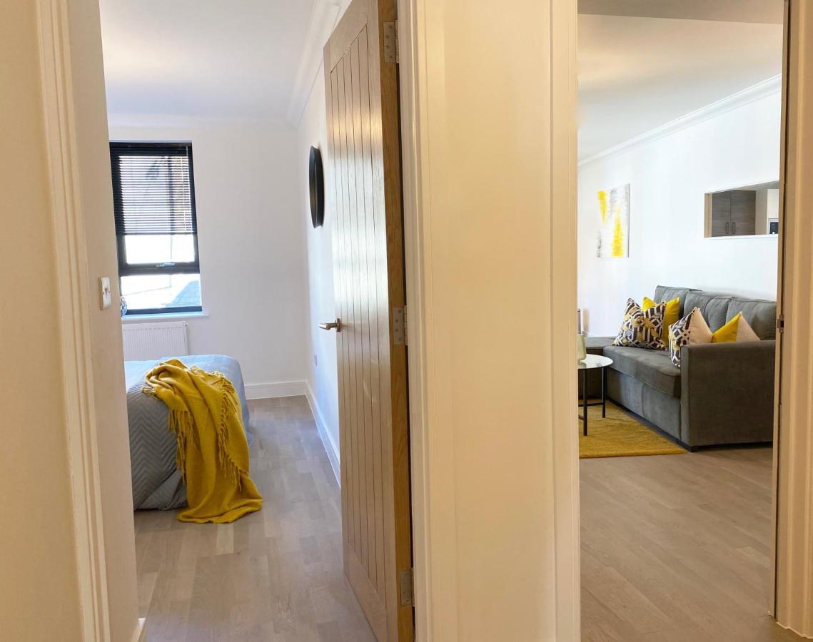 Deluxe Rochester Apartment 1 ภายนอก รูปภาพ