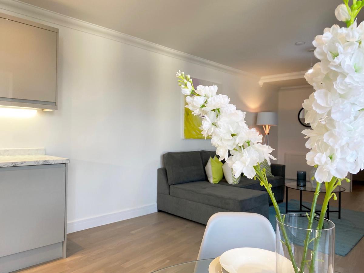 Deluxe Rochester Apartment 1 ภายนอก รูปภาพ