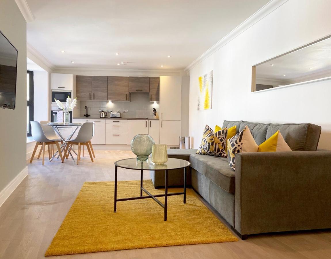 Deluxe Rochester Apartment 1 ภายนอก รูปภาพ