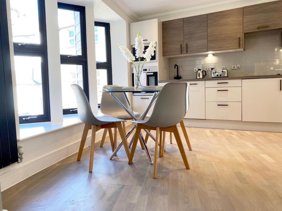 Deluxe Rochester Apartment 1 ภายนอก รูปภาพ