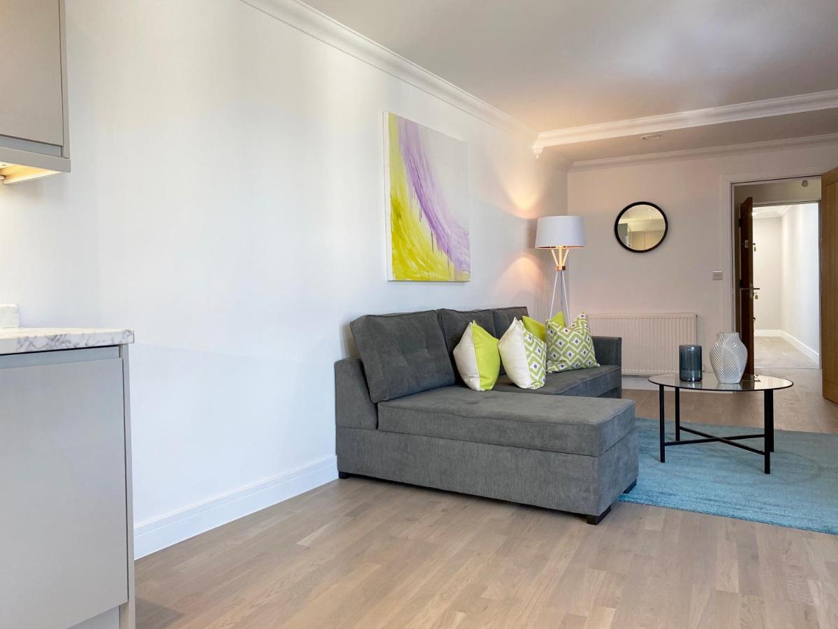 Deluxe Rochester Apartment 1 ภายนอก รูปภาพ