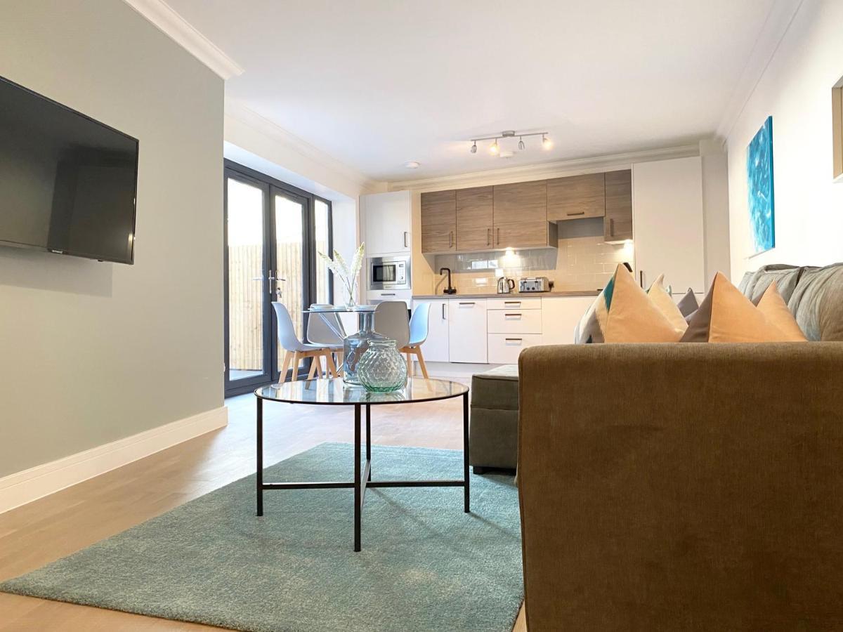 Deluxe Rochester Apartment 1 ภายนอก รูปภาพ