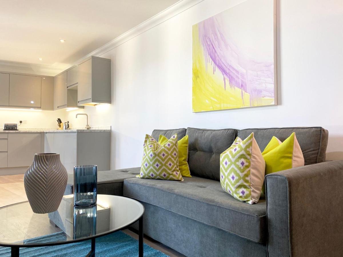 Deluxe Rochester Apartment 1 ภายนอก รูปภาพ