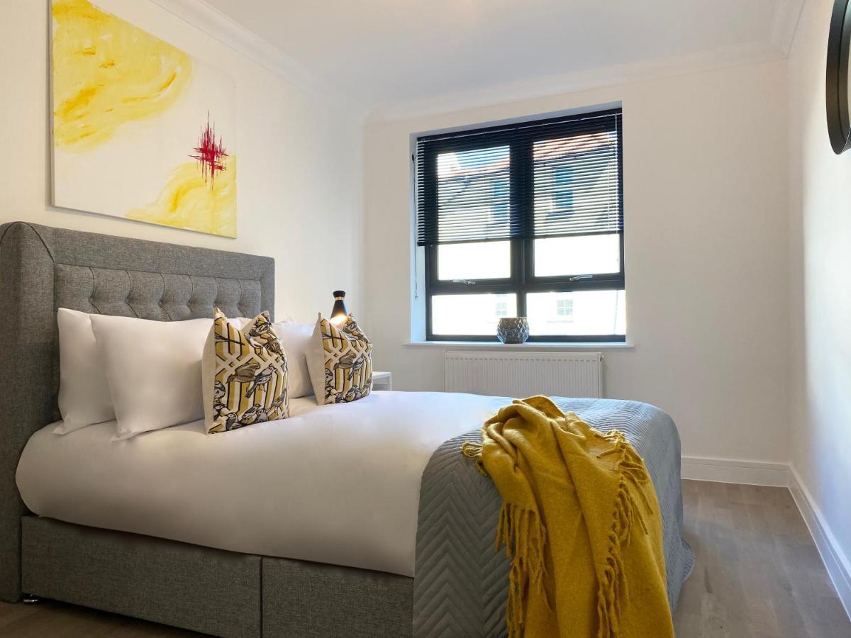 Deluxe Rochester Apartment 1 ภายนอก รูปภาพ