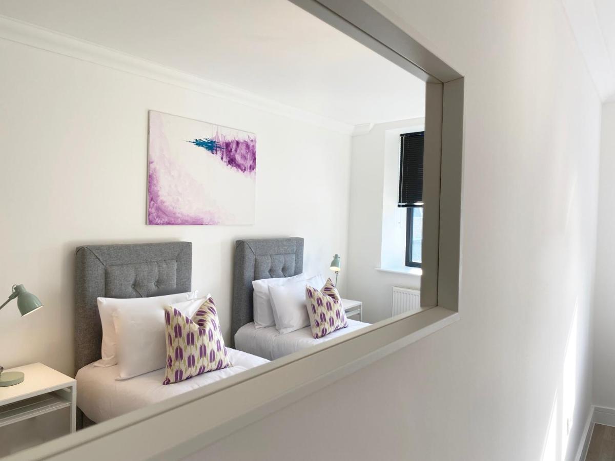 Deluxe Rochester Apartment 1 ภายนอก รูปภาพ