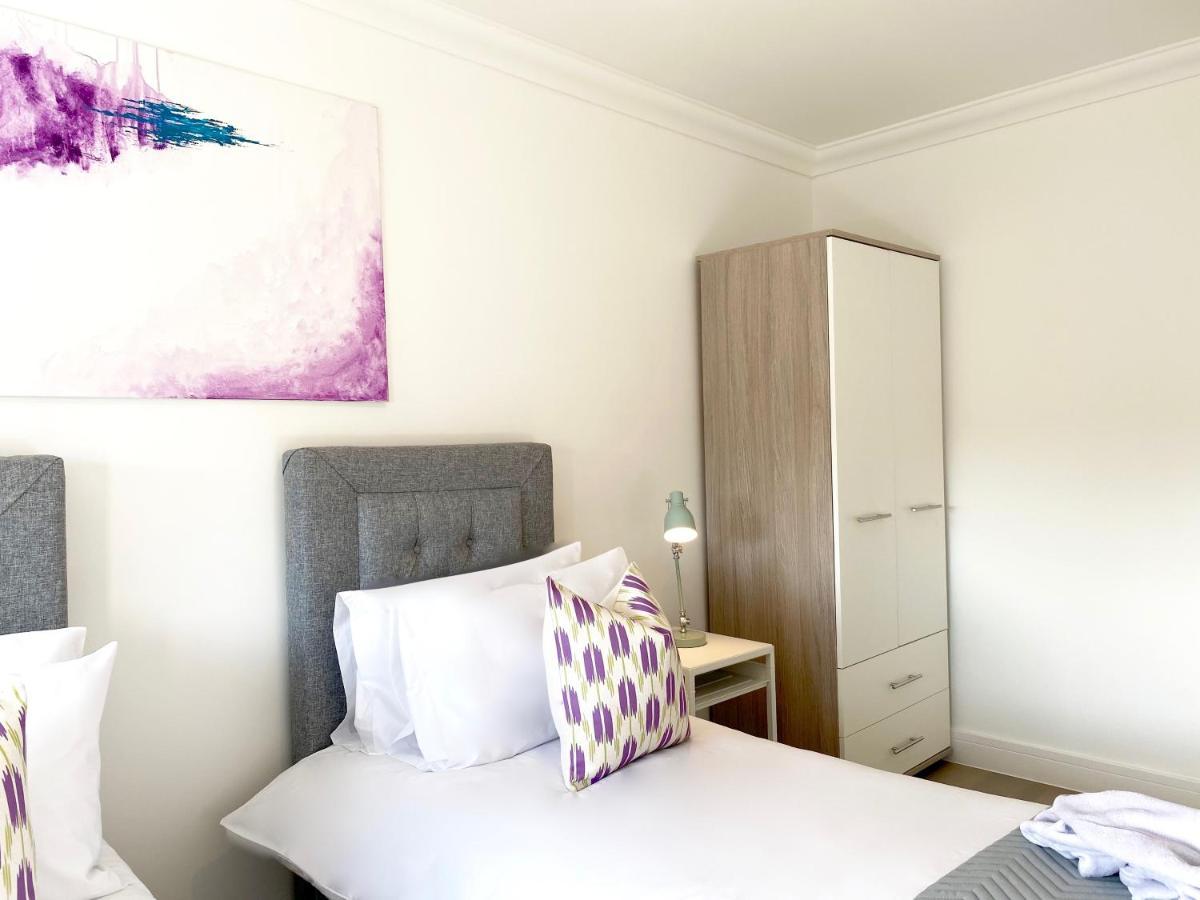 Deluxe Rochester Apartment 1 ภายนอก รูปภาพ