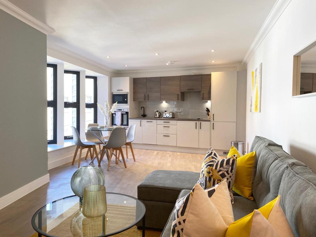 Deluxe Rochester Apartment 1 ภายนอก รูปภาพ