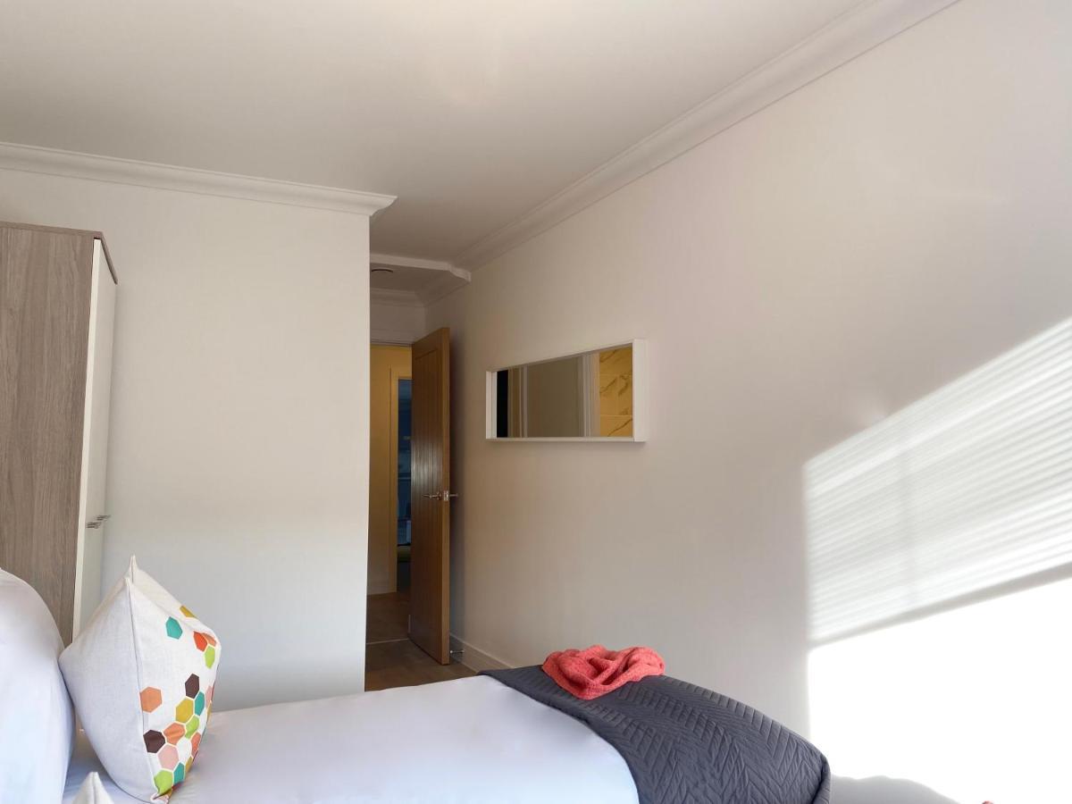 Deluxe Rochester Apartment 1 ภายนอก รูปภาพ