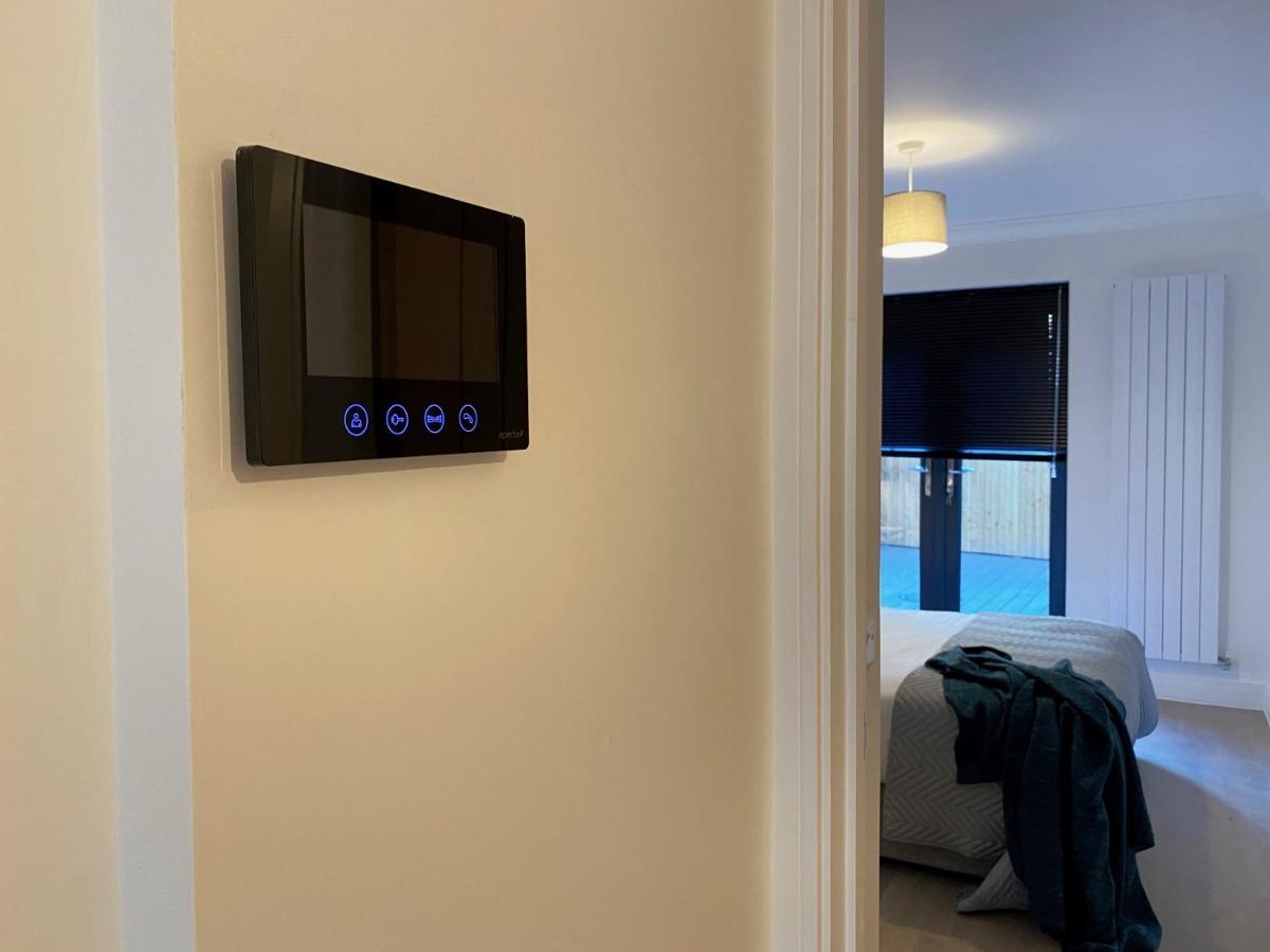 Deluxe Rochester Apartment 1 ภายนอก รูปภาพ