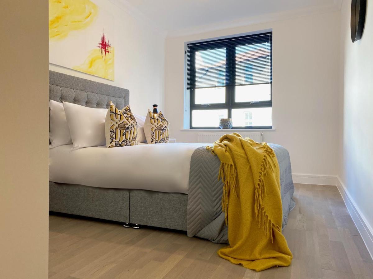 Deluxe Rochester Apartment 1 ภายนอก รูปภาพ