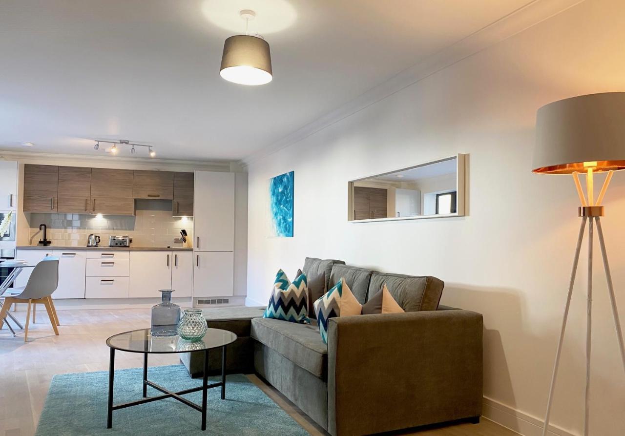Deluxe Rochester Apartment 1 ภายนอก รูปภาพ