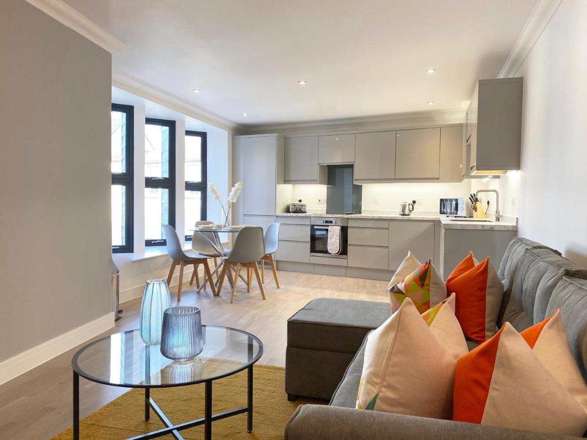 Deluxe Rochester Apartment 1 ภายนอก รูปภาพ