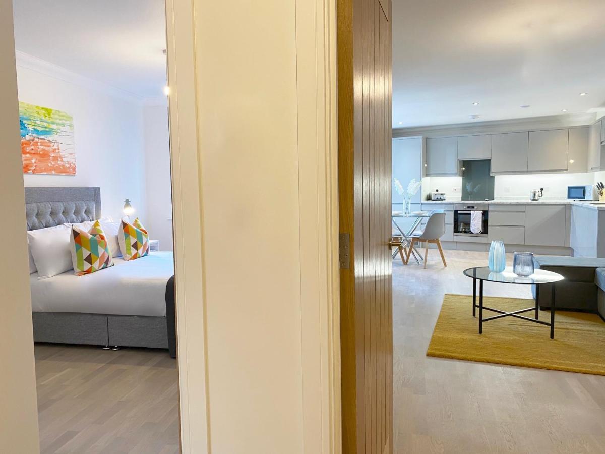 Deluxe Rochester Apartment 1 ภายนอก รูปภาพ