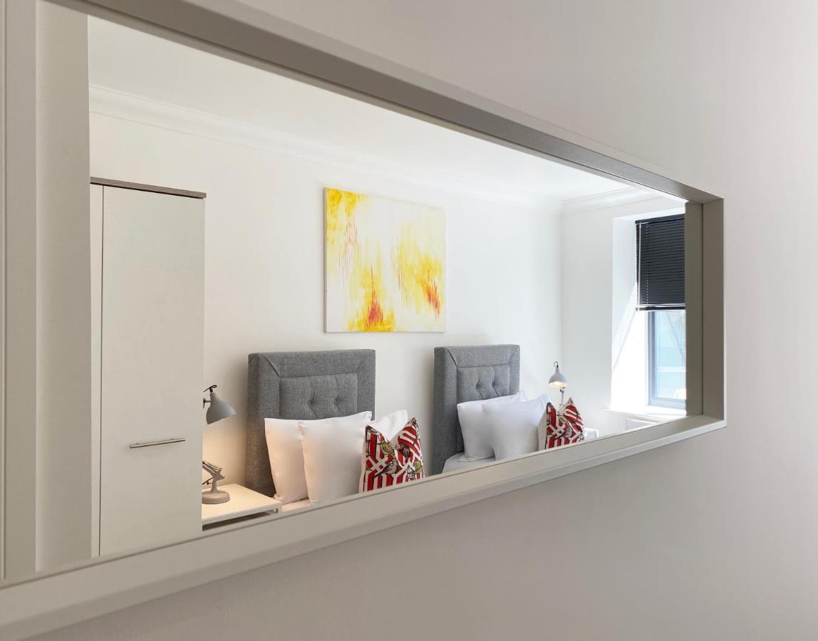 Deluxe Rochester Apartment 1 ภายนอก รูปภาพ