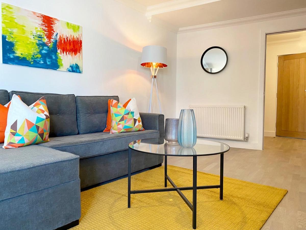 Deluxe Rochester Apartment 1 ภายนอก รูปภาพ