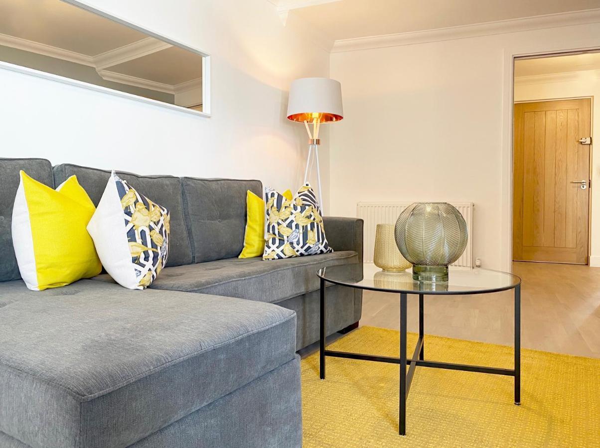Deluxe Rochester Apartment 1 ภายนอก รูปภาพ