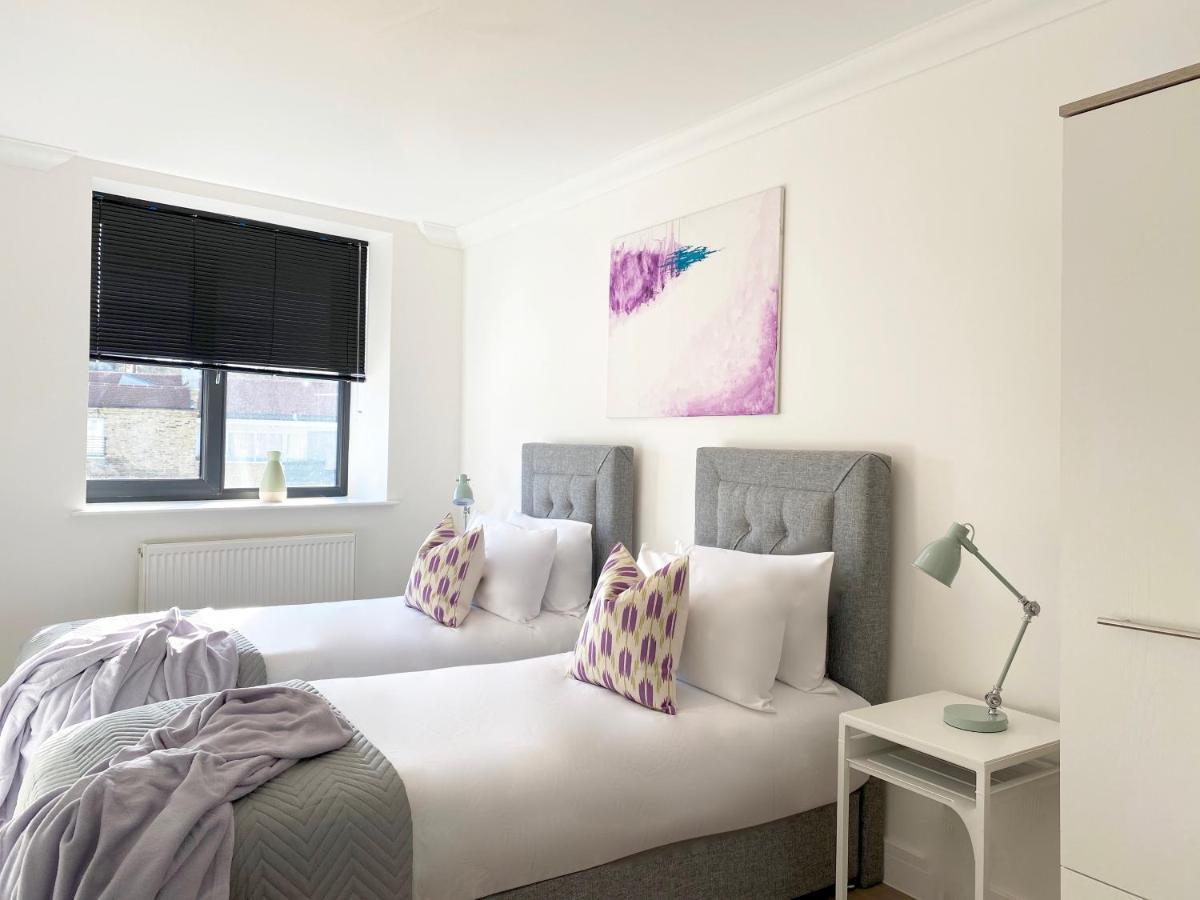 Deluxe Rochester Apartment 1 ภายนอก รูปภาพ