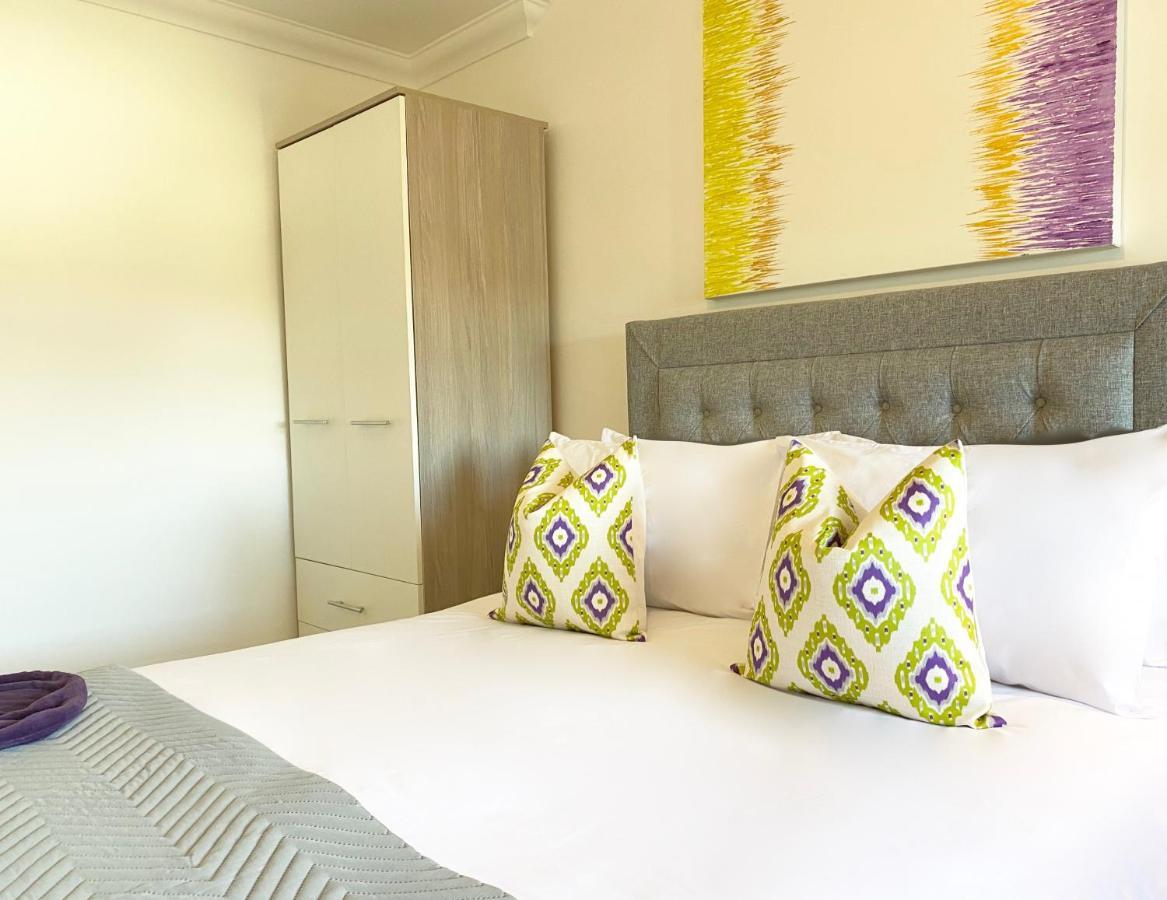 Deluxe Rochester Apartment 1 ภายนอก รูปภาพ
