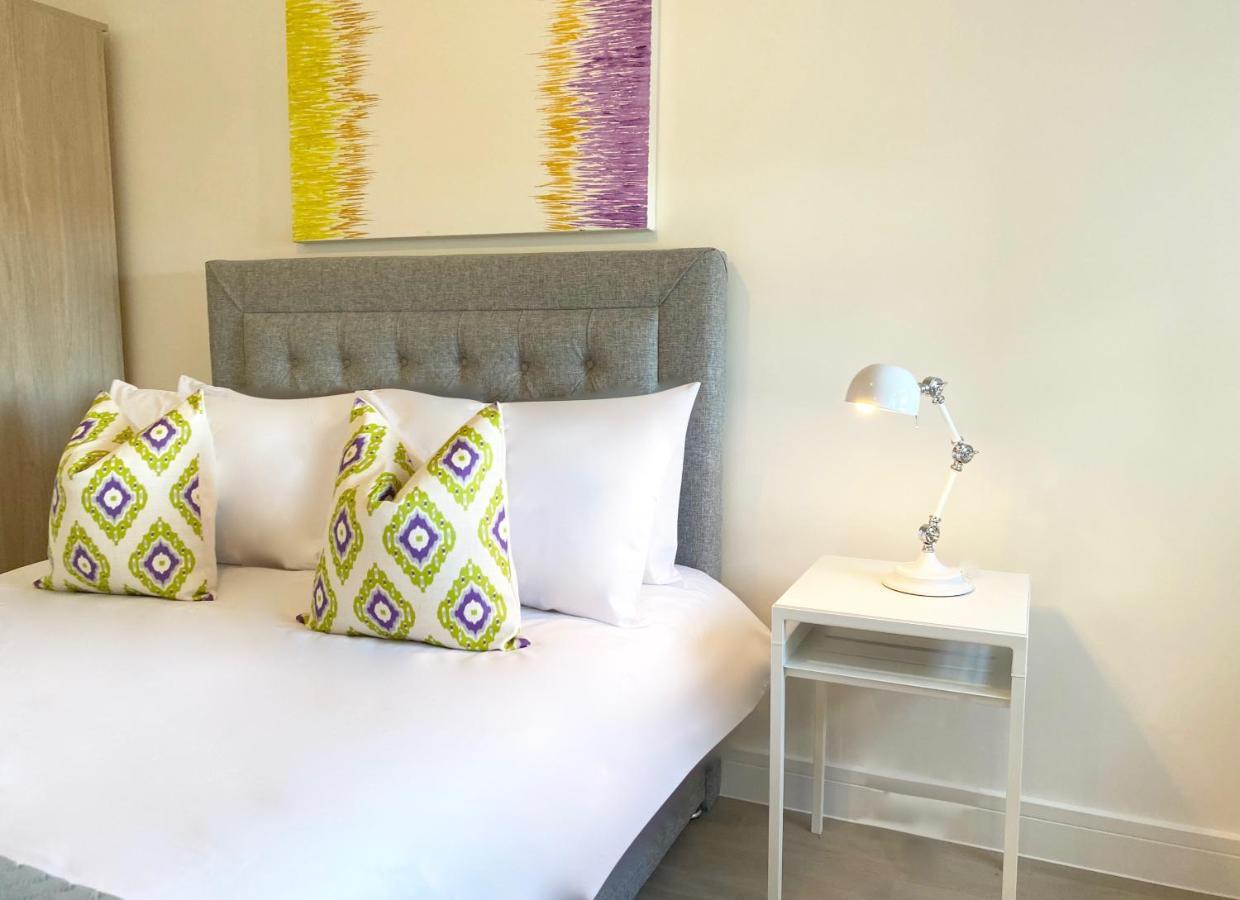 Deluxe Rochester Apartment 1 ภายนอก รูปภาพ
