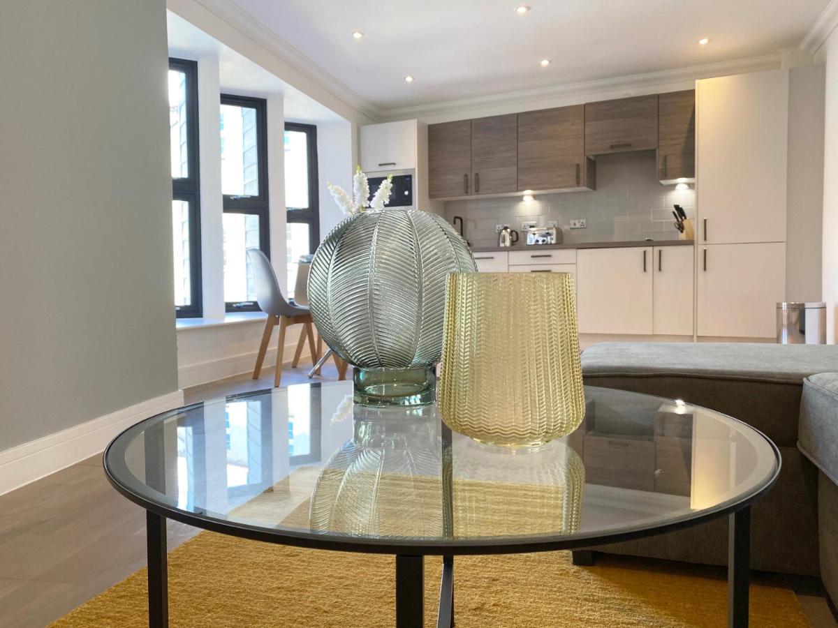 Deluxe Rochester Apartment 1 ภายนอก รูปภาพ