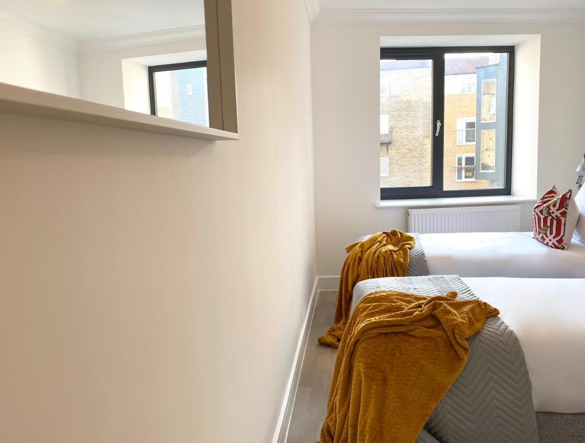 Deluxe Rochester Apartment 1 ภายนอก รูปภาพ
