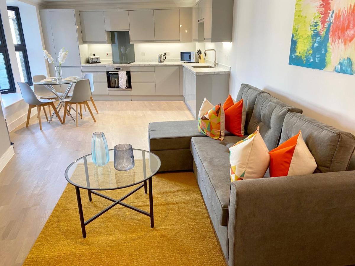 Deluxe Rochester Apartment 1 ภายนอก รูปภาพ