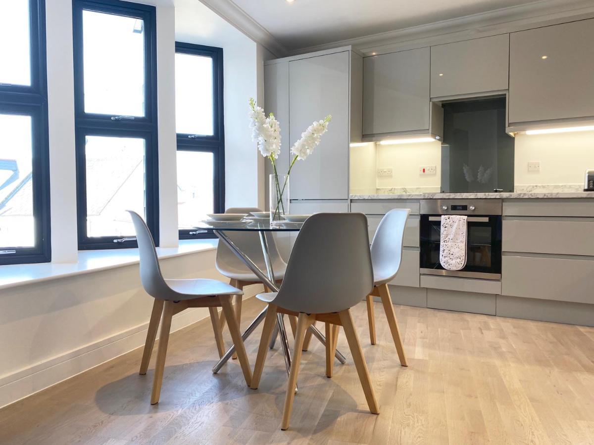 Deluxe Rochester Apartment 1 ภายนอก รูปภาพ